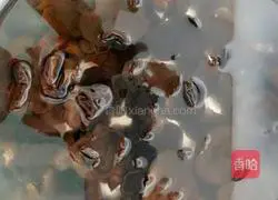 Illustration of how to make cold pandan fungus 1