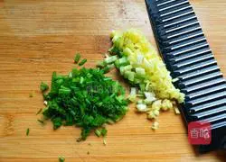 Illustration of how to make smooth lotus root slices 4