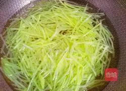 Illustration of how to make stir-fried shredded potatoes 7