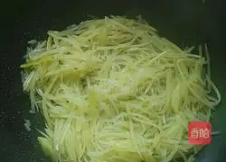 Illustration of how to make fried shredded potatoes 5