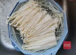 Garlic Illustration of how to make enoki mushrooms on tin foil 2