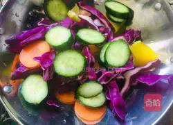 Illustration of how to make vegetable salad 2