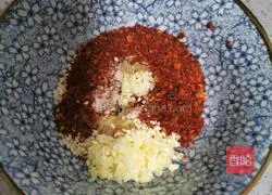 Illustration of how to make saliva chicken 12