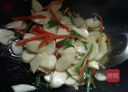 Illustration of how to make stir-fried wild rice 8