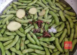 Illustration of how to make thin salt edamame 3