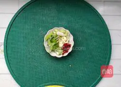 Illustration of how to make oyster sauce and rapeseed 1