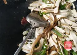 Illustration of how to make green pepper and dried beans 10