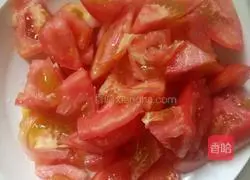 Illustration of how to make shredded pork, tomatoes and fried goose eggs 1