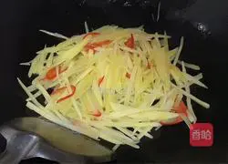 Illustration of how to make spicy and sour potato shreds 6