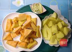 Illustration of how to make pumpkin stewed with potatoes 1