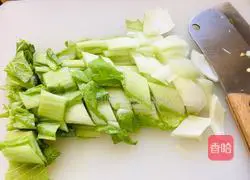 Illustration of how to make stir-fried Chinese cabbage 2
