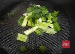 Illustration of how to stir-fry soybean sprouts 2