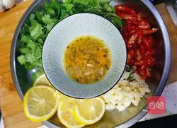 Illustration of Internet celebrity lemon chicken feet recipe 2