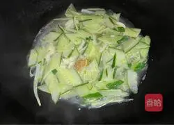 Illustration of how to make cucumber mushrooms in clear soup 8