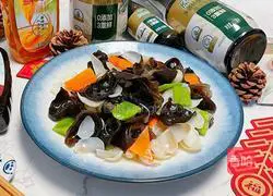 Illustration of how to make fried lily with black fungus 11
