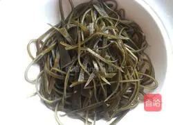Illustration of how to make cold kelp shreds 2