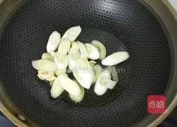 Illustration of how to make lotus root slices 4