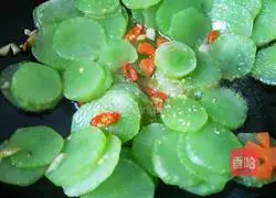 Illustration of how to make stir-fried lettuce slices 5