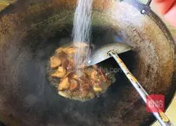 Illustration of how to stir-fry rapeseed with mushrooms 5