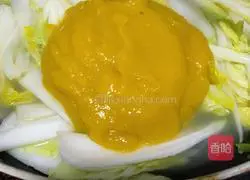 Illustration of how to make baby cabbage in golden soup 4