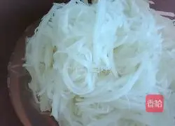 Illustration of how to make cold shredded radish 3