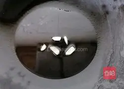 Illustration of how to make stir-fried shredded carrots 5