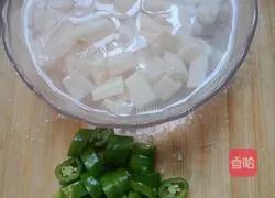 Illustration of how to make spicy stir-fried lotus root diced 2