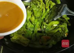 Illustration of how to make fish-flavored green pepper 11