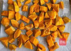 Illustration of how to make roasted pumpkin chunks 7
