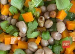 Illustration of how to mix celery and spiced peanuts 10