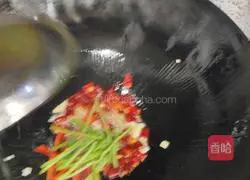 Illustration of making spicy and sour potato shreds 12