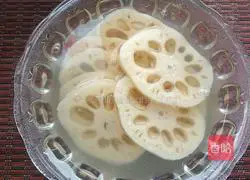 Illustration of how to make spicy lotus root slices 2