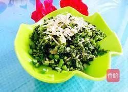 Illustration of how to make Chinese toon mixed with garlic sprouts 8