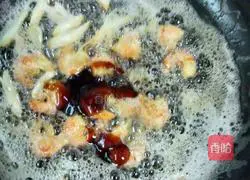 Illustration of how to stir-fry cauliflower and dried shrimps 6