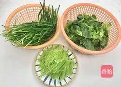 Illustration of how to make stir-fried leeks with lettuce 1