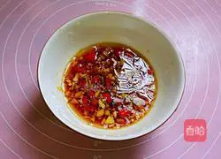 Illustration of how to make cold shredded lettuce 7