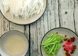 Cool Illustration of how to make crispy and spicy shredded radish 3