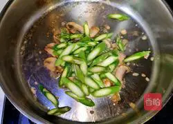 Illustration of French Asparagus Stir-fried Mushrooms 8