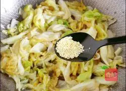 Illustration of how to stir-fry lettuce 7