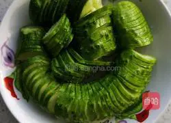 Illustration of how to make coir raincoat cucumber 5