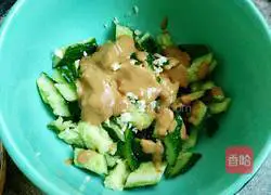 Illustration of how to make cucumber with sesame juice 8