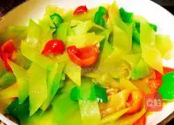 Illustration of how to make fried bamboo shoots with double peppers 8