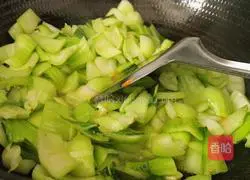 Illustration of how to make stir-fried Shanghai greens 6