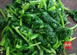 Illustration of how to make white kidney beans mixed with spinach 6