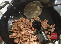 Illustration of how to make fried pork slices with green pepper 5