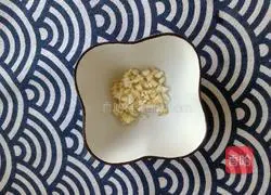 Illustration of how to mix cucumber with vermicelli 3