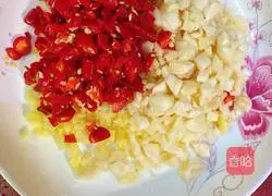 Illustration of how to make spicy and sour chicken feet 8