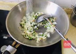 Illustration of how to stir-fry green beans and lilies 6