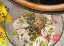 Illustration of how to make rattan pepper and lotus root slices 9