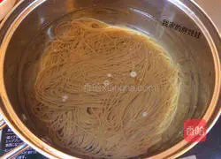 Illustration of how to make Korean cold noodles 2